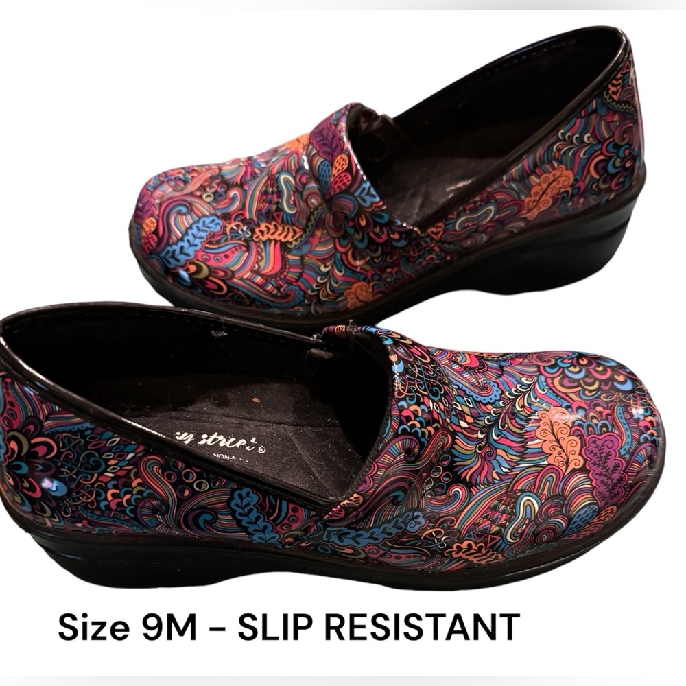 EASY WORKS SLIP ON CLOG SHOE (9M) SLIP RESISTANT, CUSHIONED HEEL. Great For Work